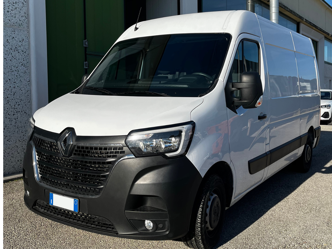 Renault Master bianco diesel del 2023
