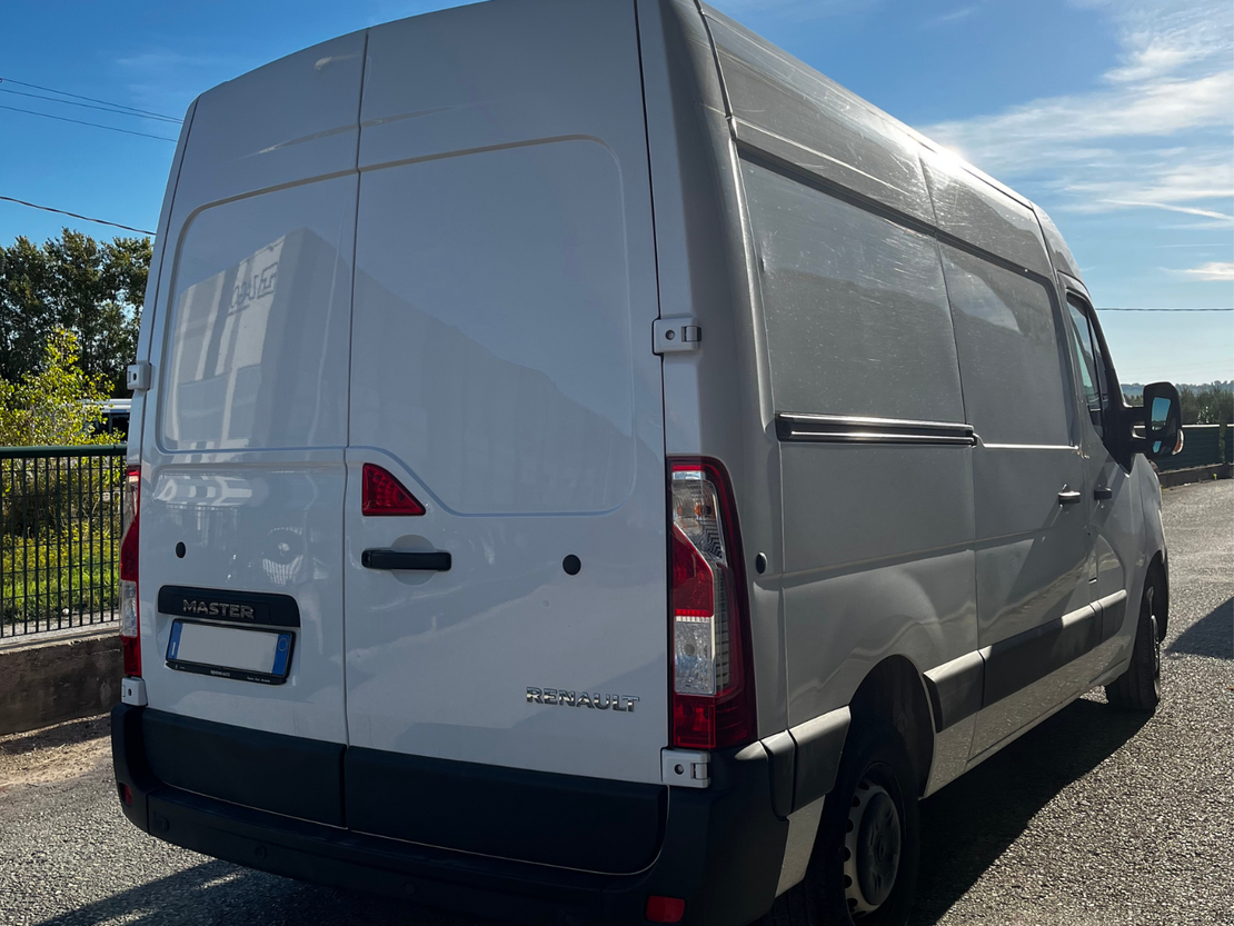 Renault Master altra vista esterna