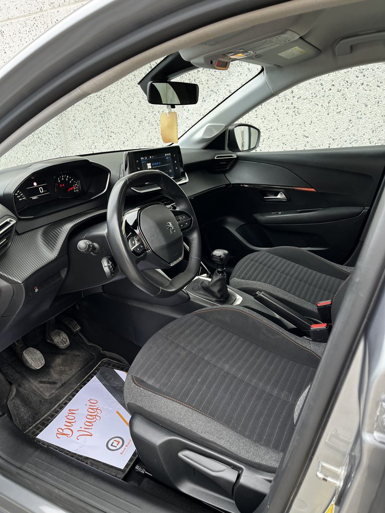 Peugeot 208 vista aggiuntiva